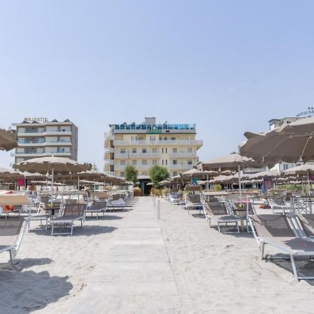 Hotel Byron Мілано-Маріттіма Екстер'єр фото