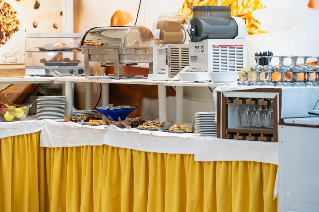 Hotel Byron Мілано-Маріттіма Екстер'єр фото