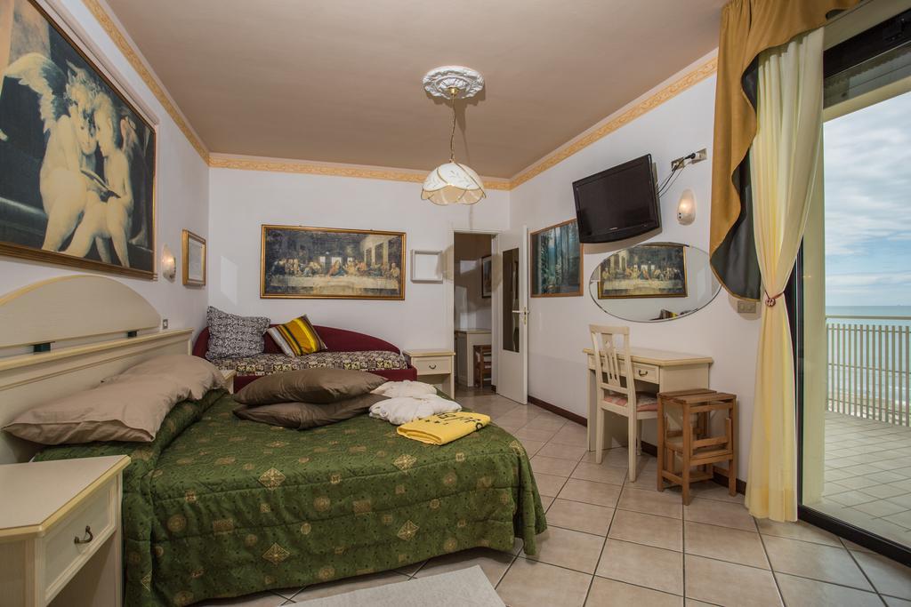 Hotel Byron Мілано-Маріттіма Екстер'єр фото
