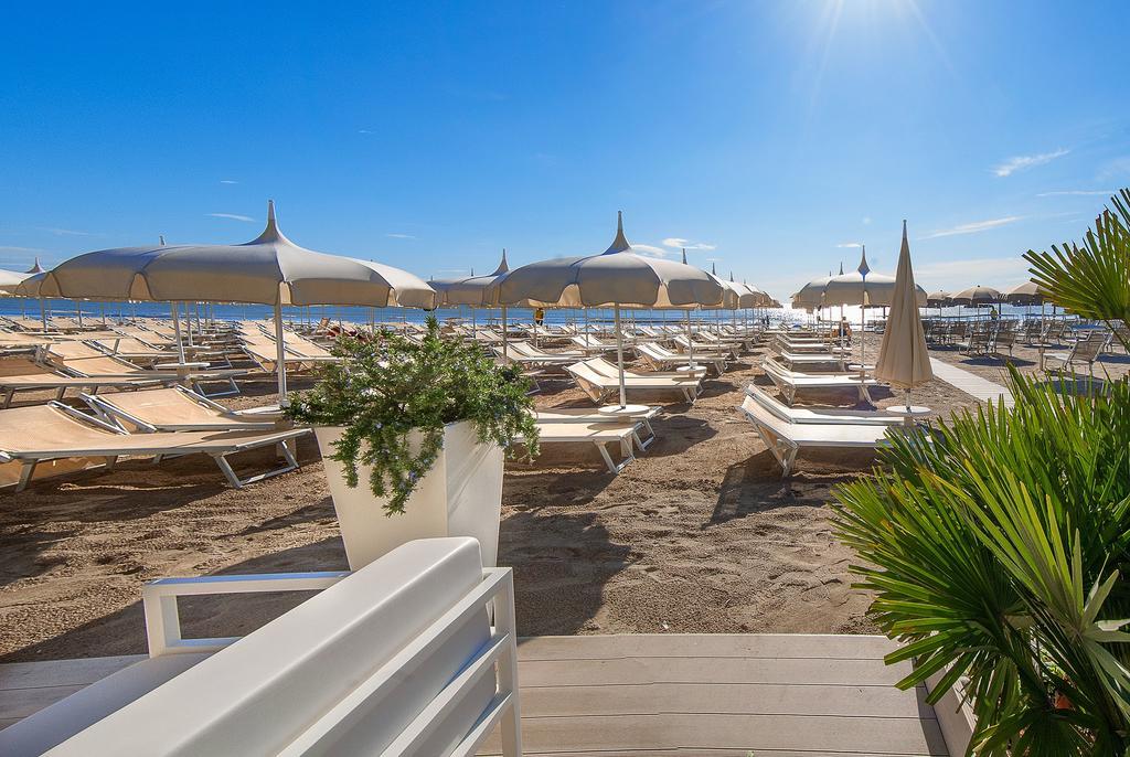 Hotel Byron Мілано-Маріттіма Екстер'єр фото