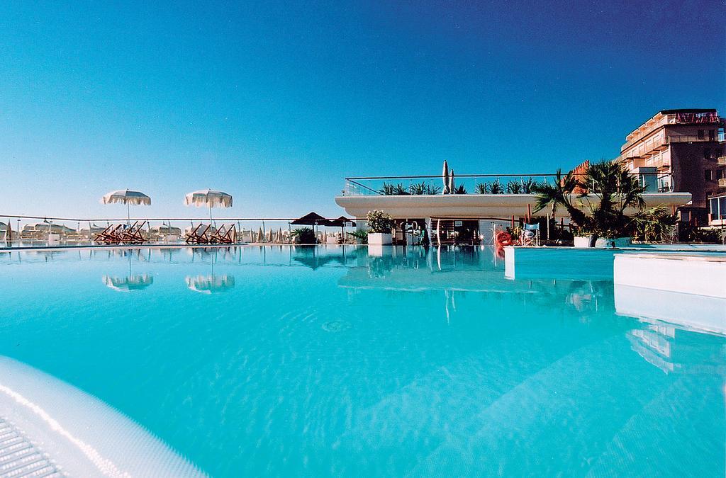 Hotel Byron Мілано-Маріттіма Екстер'єр фото