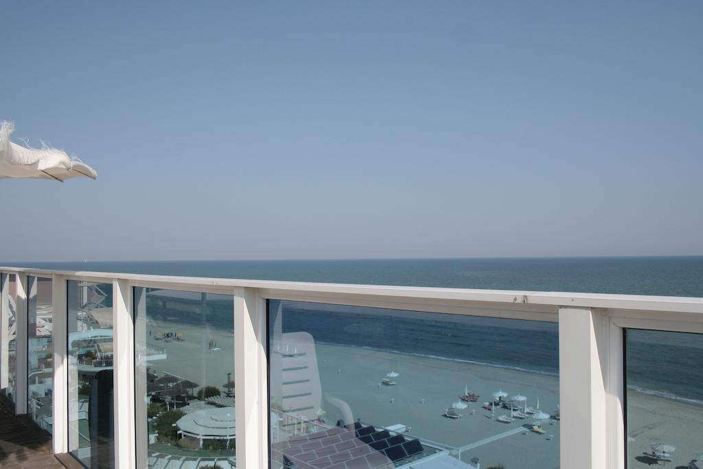 Hotel Byron Мілано-Маріттіма Екстер'єр фото