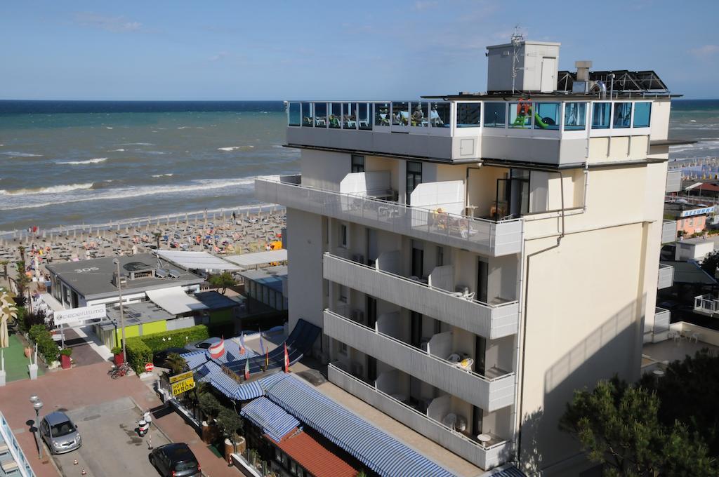 Hotel Byron Мілано-Маріттіма Екстер'єр фото