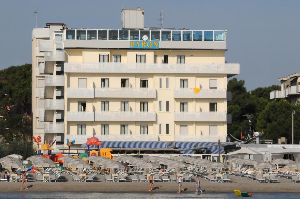Hotel Byron Мілано-Маріттіма Екстер'єр фото