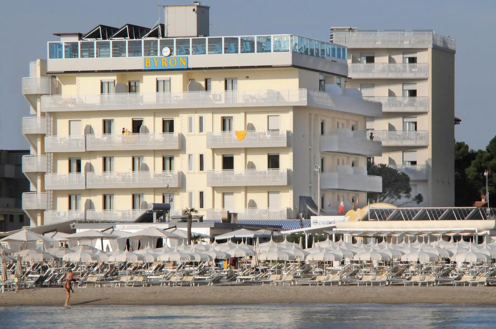 Hotel Byron Мілано-Маріттіма Екстер'єр фото