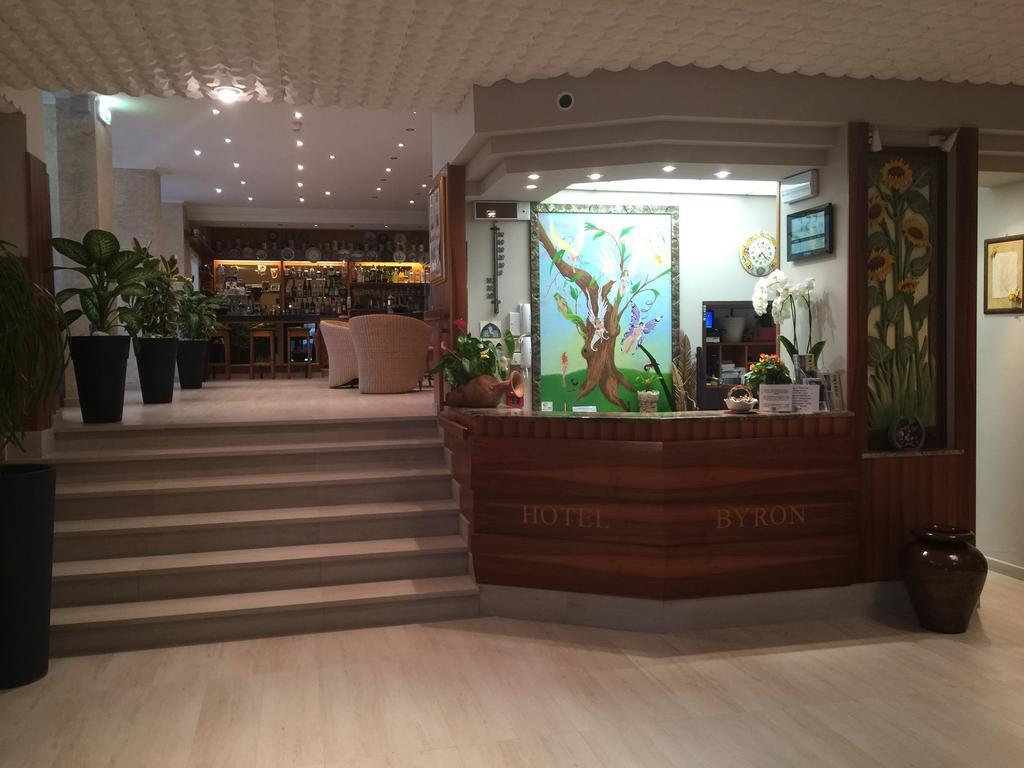 Hotel Byron Мілано-Маріттіма Екстер'єр фото
