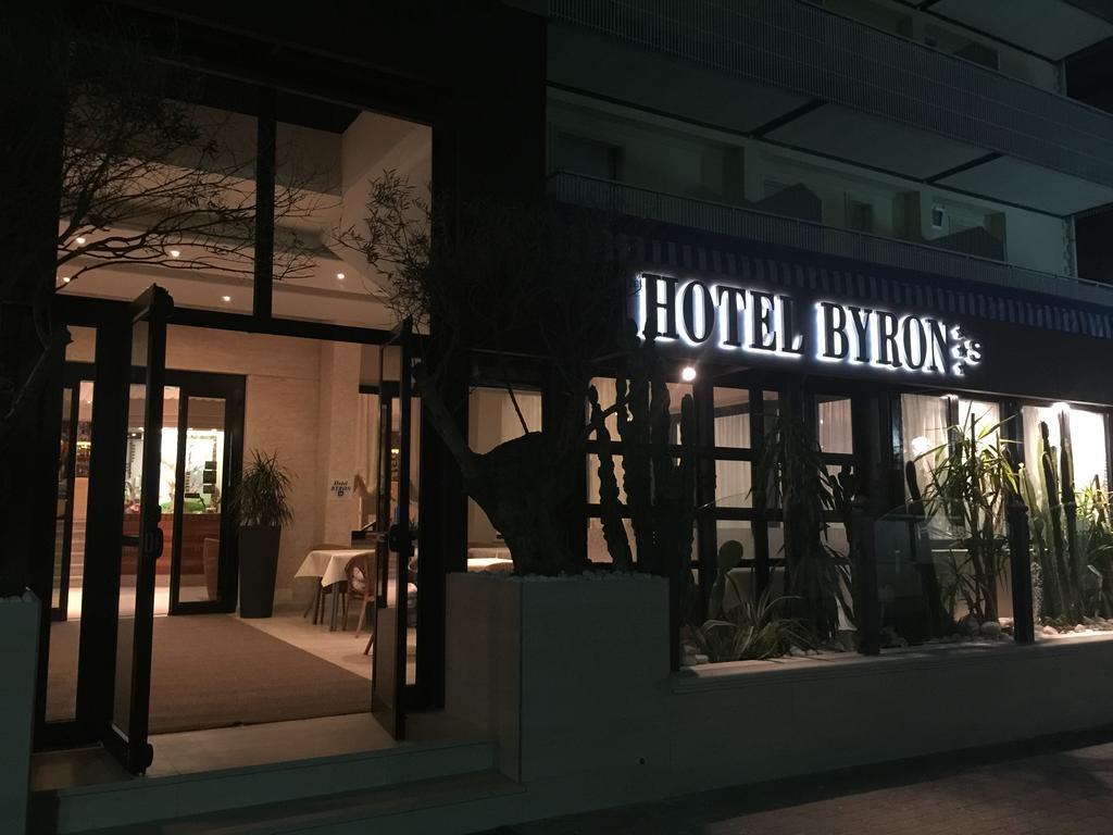Hotel Byron Мілано-Маріттіма Екстер'єр фото