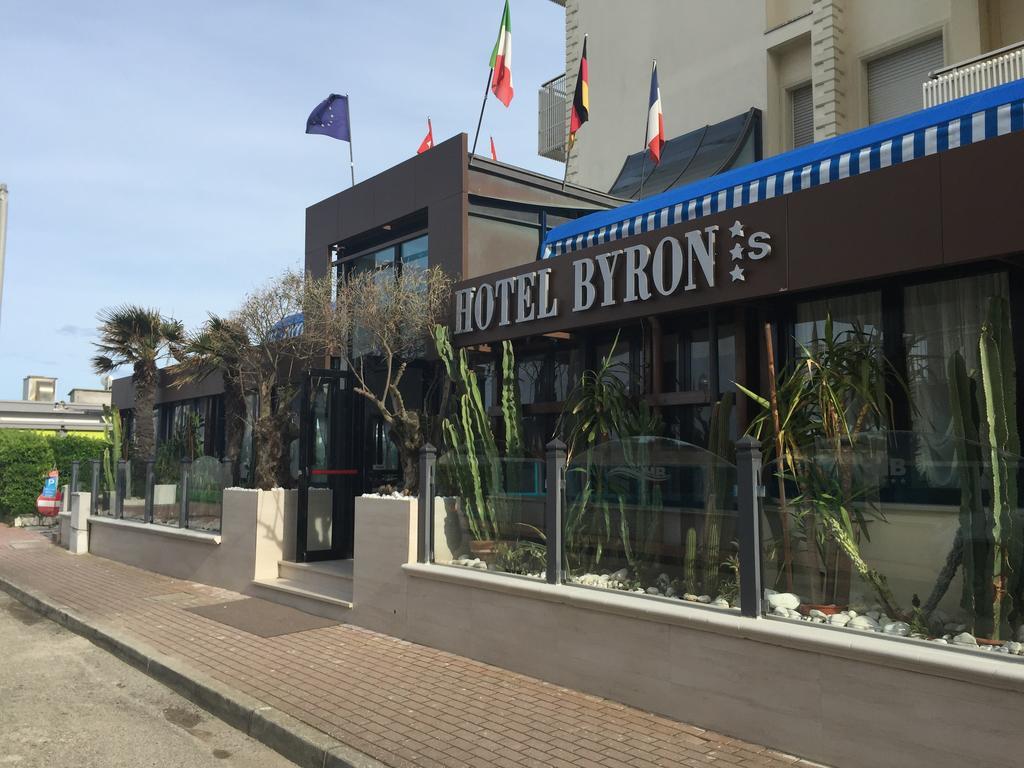 Hotel Byron Мілано-Маріттіма Екстер'єр фото