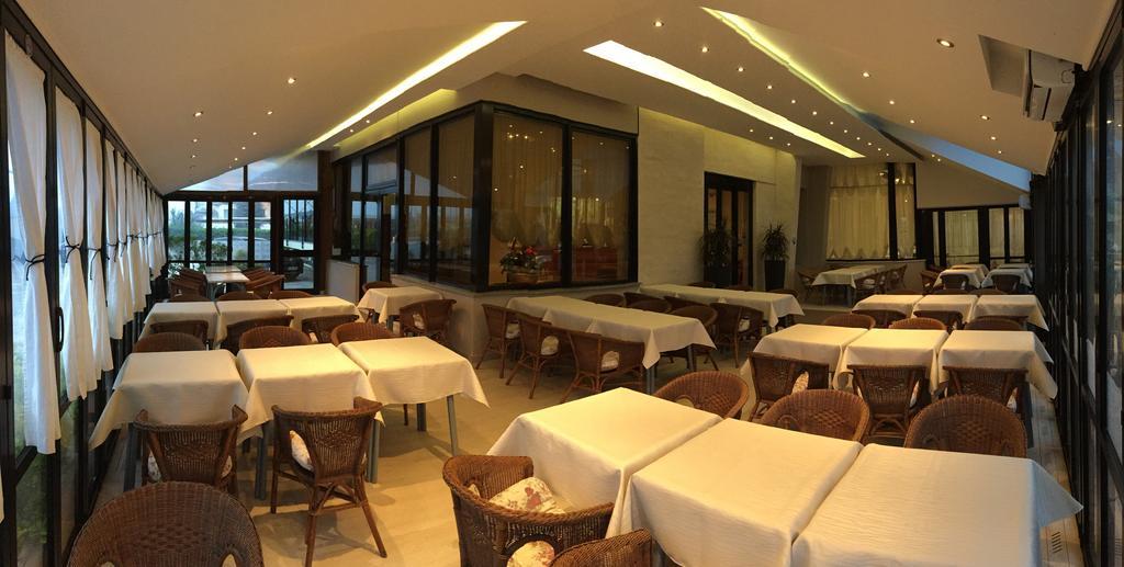 Hotel Byron Мілано-Маріттіма Екстер'єр фото